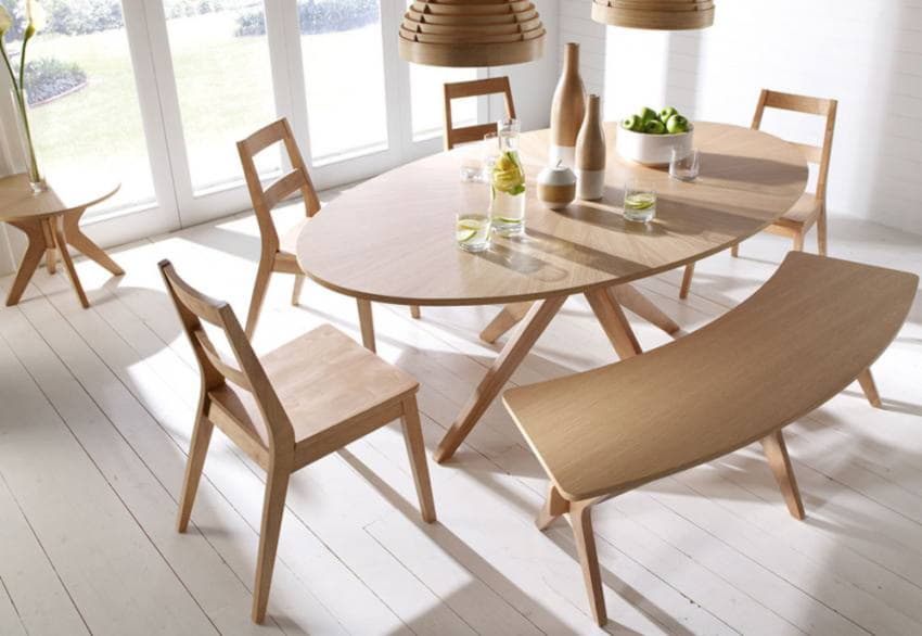 З стола. Стол обеденный. Деревянный стол в скандинавском стиле. Овальный стол на кухню. Стол деревянный овальный.