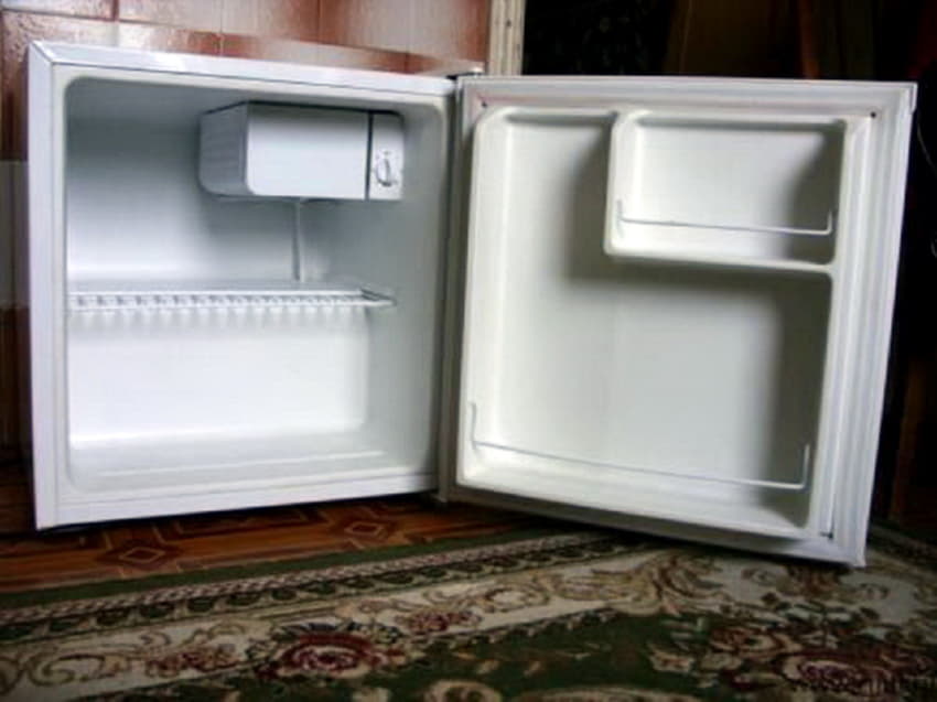 Авито холодильник маленький б. Мини холодильник Морозко 3м. Холодильник Морозко r100. Советский мини холодильник. Б/У холодильники маленькие.